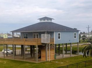 942 Holiday Dr, Crystal Beach, TX 77650