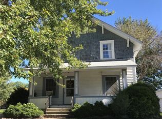 506 E 1st St, Pella, IA 50219