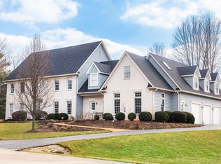 5N098 Maple Ct, St Charles, IL 60175