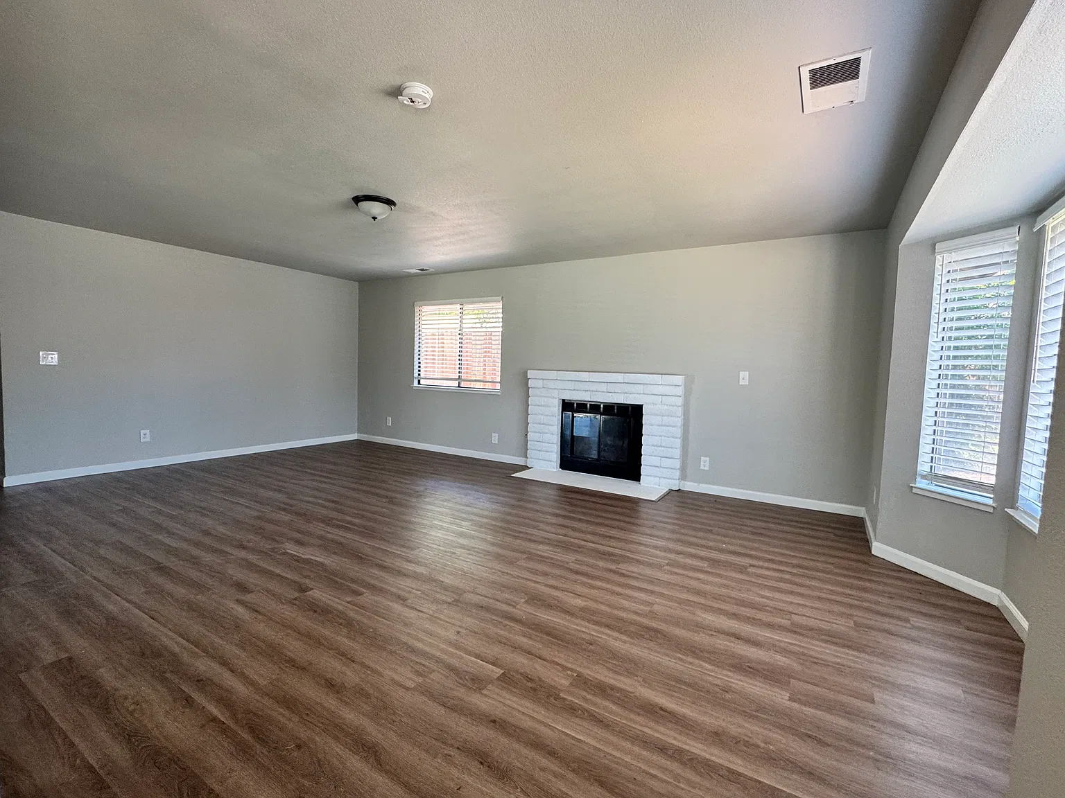 3 bed, 1476 sqft, $2,490 — Photo 2