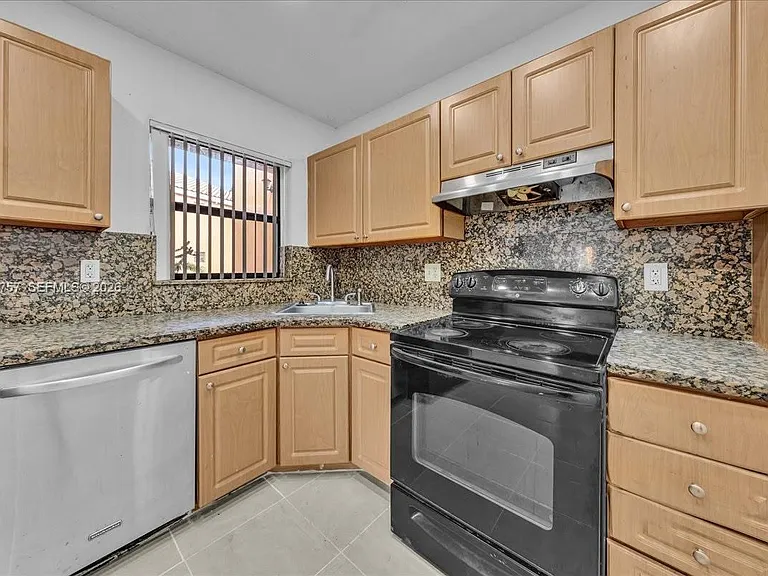3814 Coral Tree Cir #3814 — Photo 7