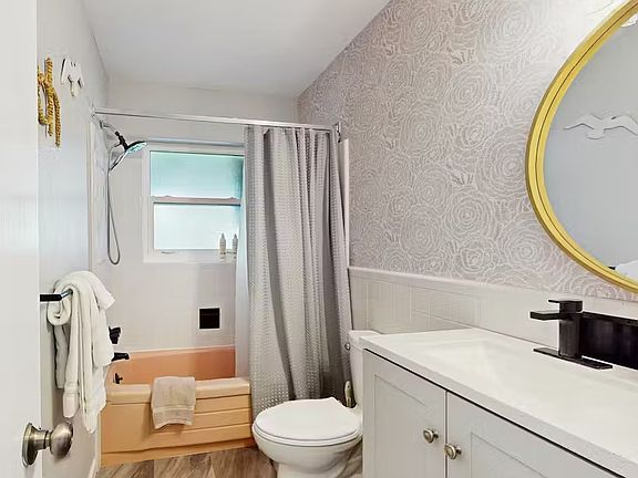 3rd image of 1642 Cambridge Dr