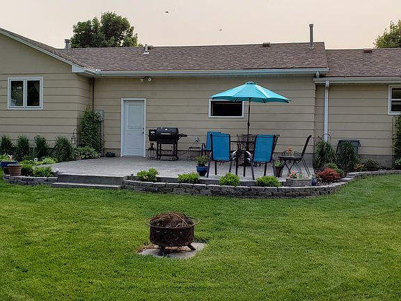 Spacious patio, 20' x 24'