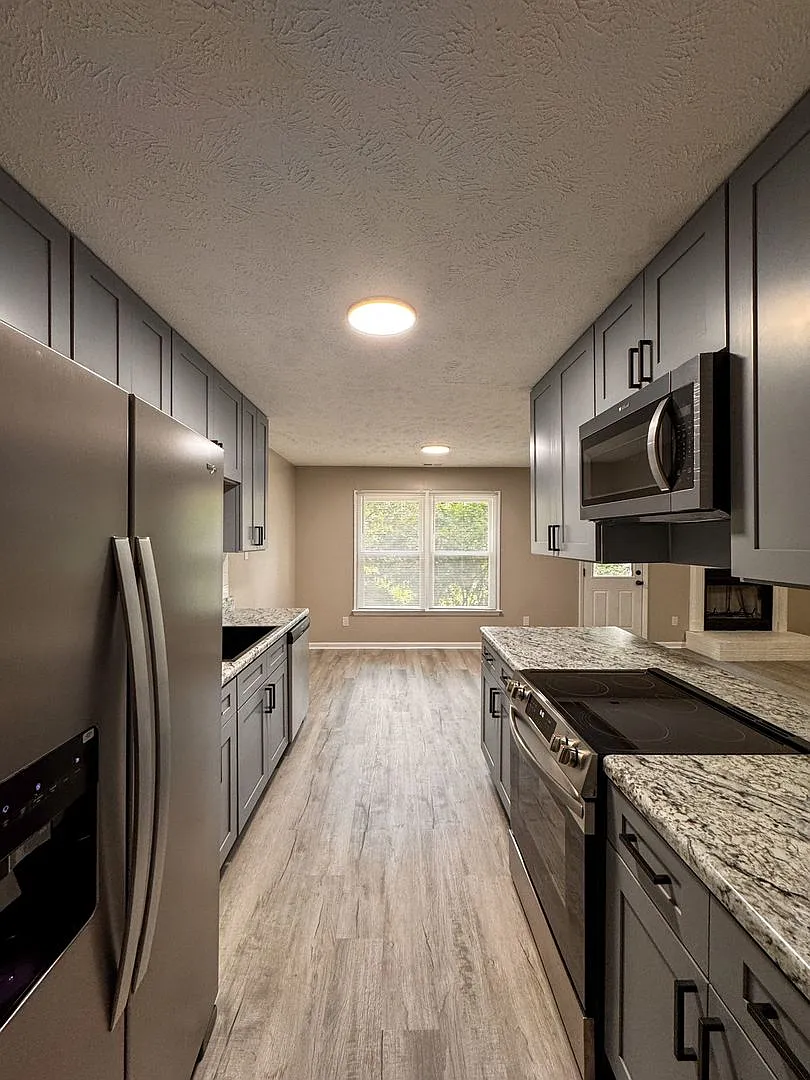 Updated 3 Bed 2 Bath Home near Fort Bragg — Photo 2