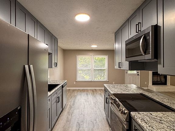 2nd image of 471 Brandermill Rd