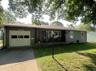 1928 SW Meadow Ln, Topeka, KS 66604