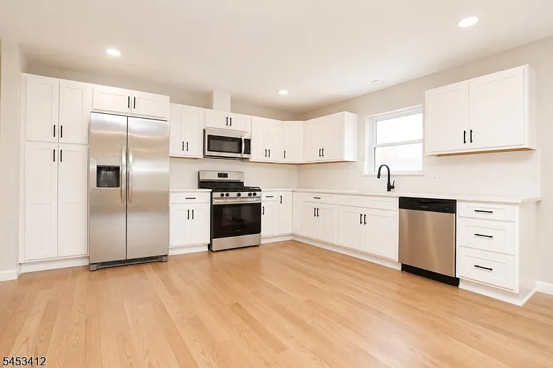 3 bed, 2.0 bath, $3,500 — Photo 3