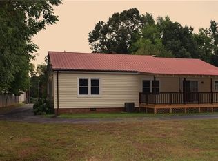 13 Lambeth Dr, Thomasville, NC 27360