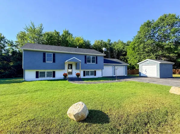 32 Cinnamon Rdg, Keeseville, NY 12944