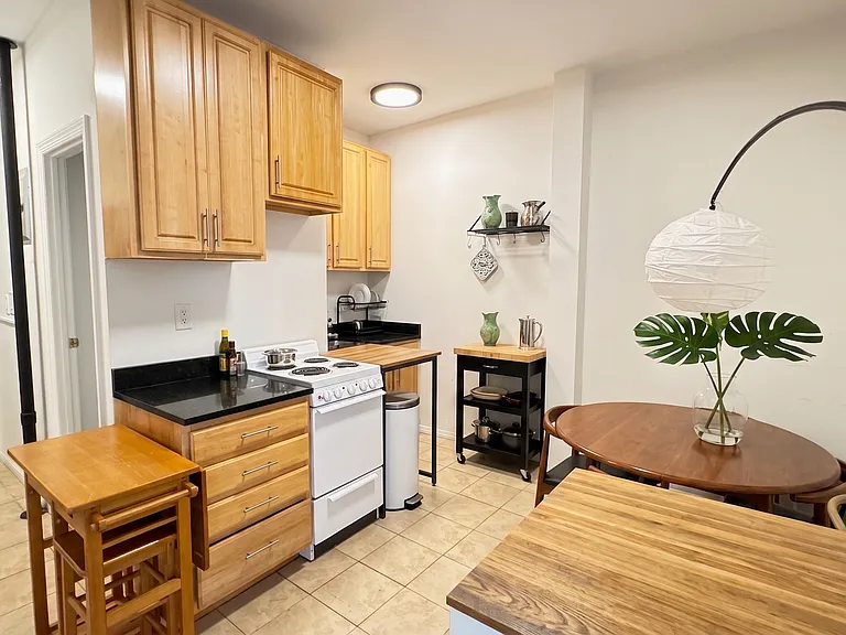 342 E 9th St #3C — Photo 1