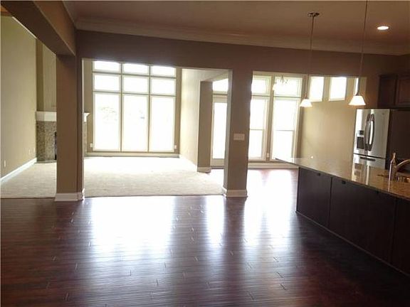 3rd image of 317 Gelder Dr