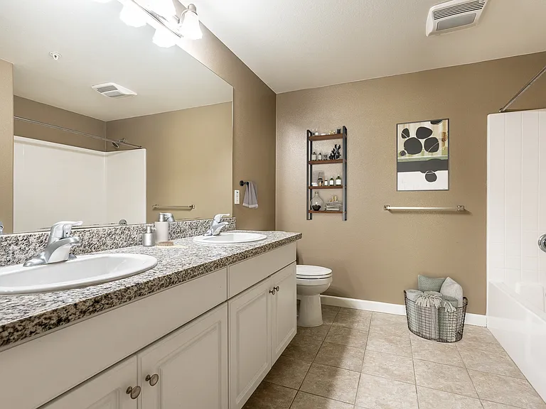 La Verne Village Luxury Apartment Homes — Photo 43