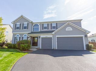2317 Barrett Dr, Algonquin, IL 60102