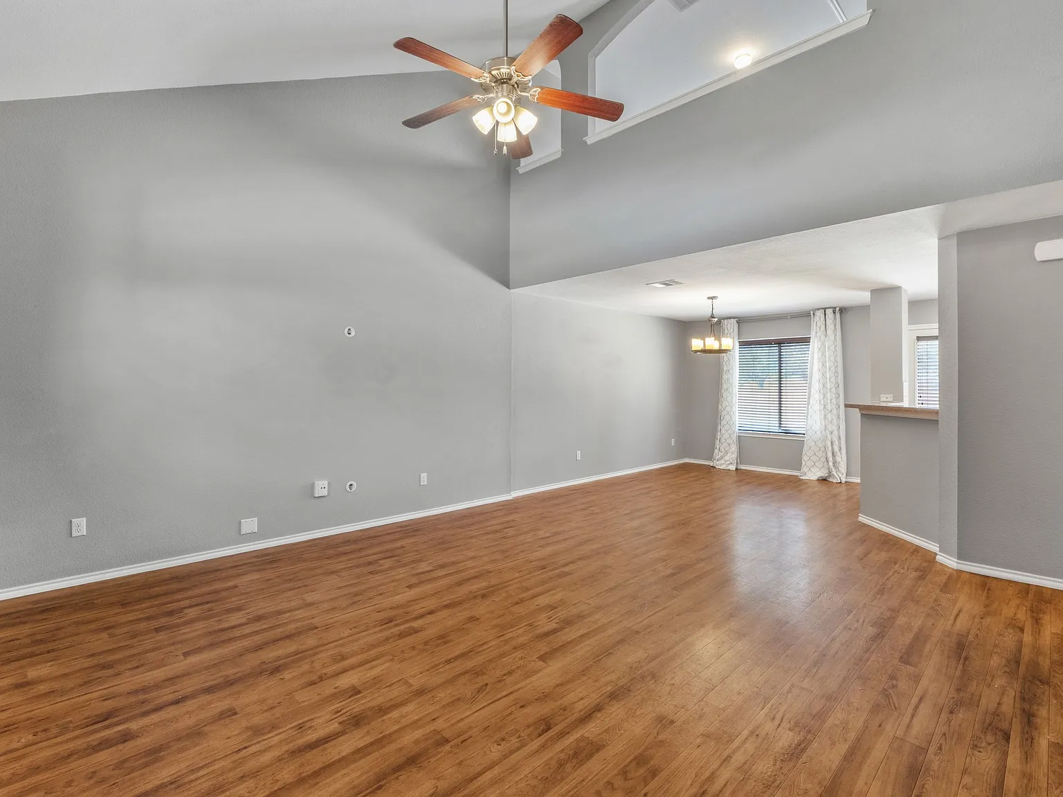 3 bed, 2.5 bath, 1650 sqft, $2,095 — Photo 4