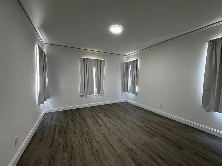 1106 N Fruit Ave — Photo 13