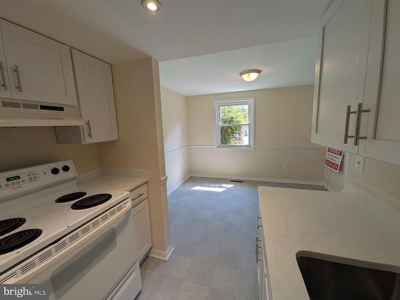 3rd image of 5427 Hildebrand Ct