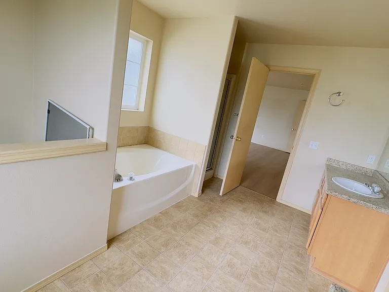 14704 33rd Pl SW — Photo 2