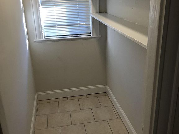 2nd image of 38 Lincoln Pkwy #1