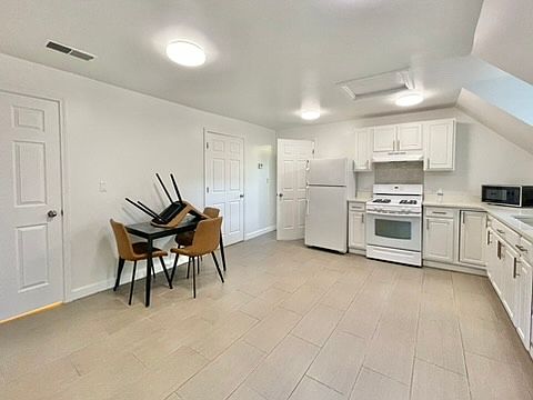 2nd image of 1341 N Ashland Ave APT 2R