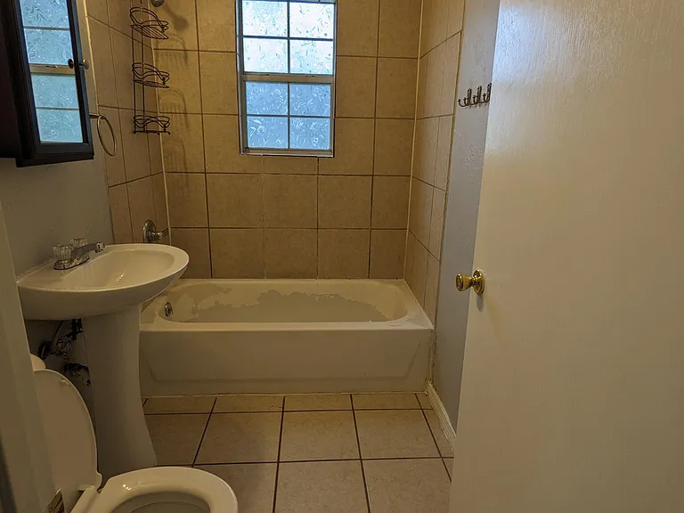 417 W Pulaski St — Photo 3