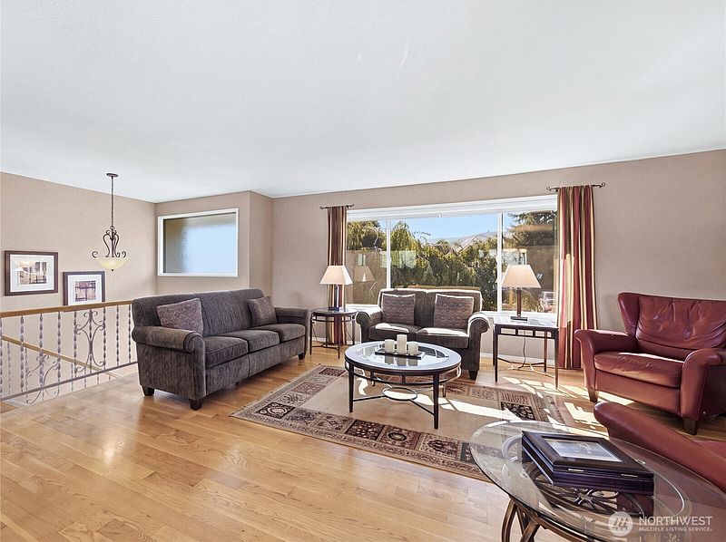 4th image of 1115 Dale Street SE