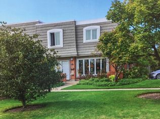 746 Lorraine Cir, Highland Park, IL 60035