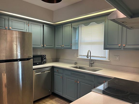 5th image of 718 E Crestline Dr