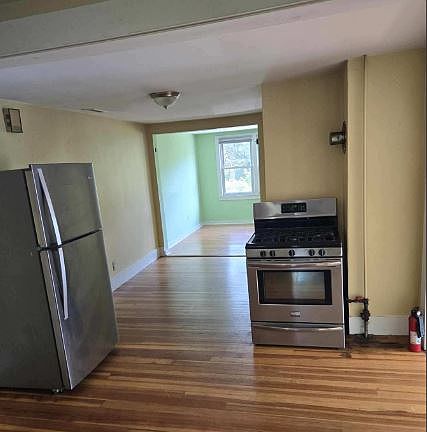 4th image of 136 Oakdale Ave Floor 1