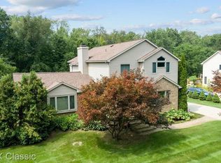 4487 Treeline Ct, Commerce Township, MI