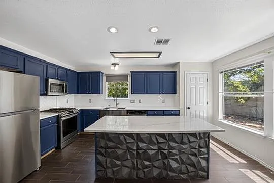 813 Settlement St — Photo 3
