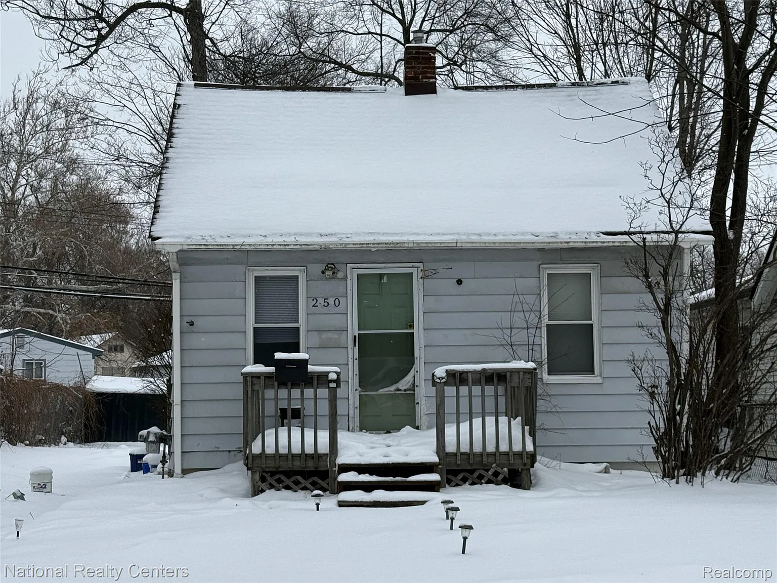 250 W Walton Blvd photo 1