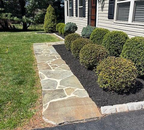 3rd image of 912 Greenwood Cir