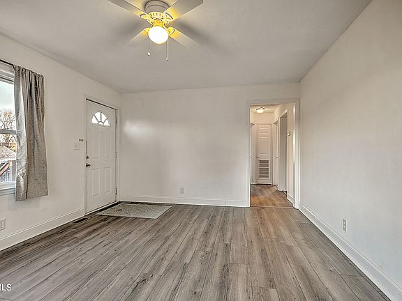 4th image of 1332 Garden Dr