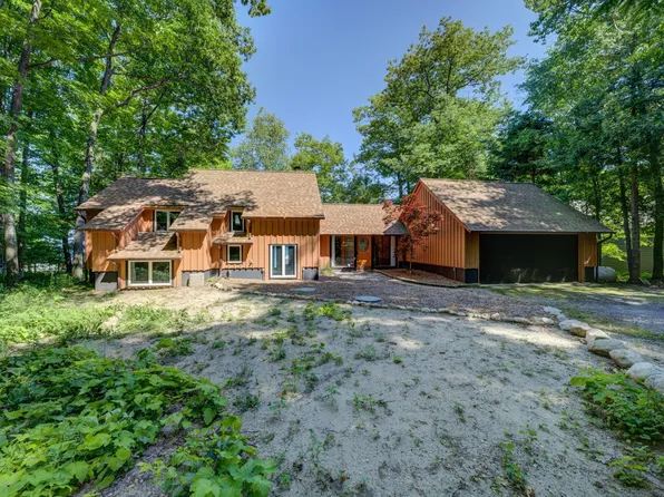 4626 N Omena Point Rd, Omena, MI 49674