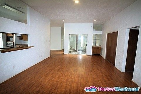 3rd image of 15323 Oak Terrace Dr