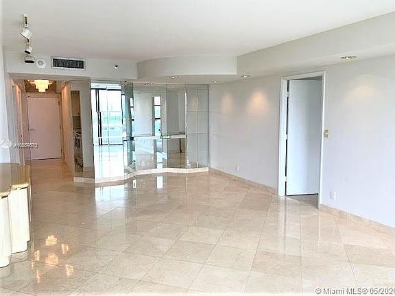 4th image of 20225 NE 34th Ct APT 1211