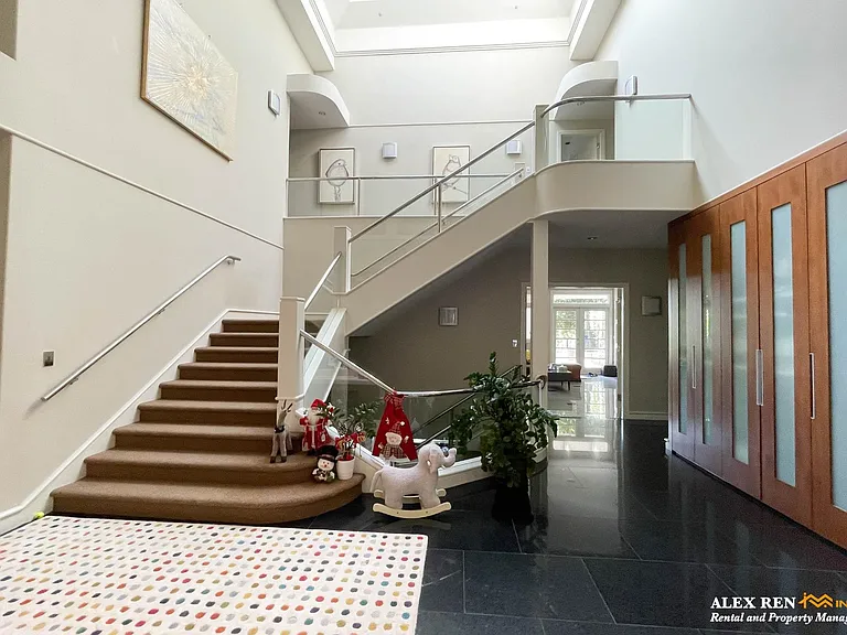 2838 SW Marine Dr — Photo 5