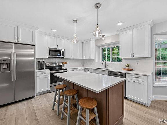 2nd image of 893 Home Park Dr