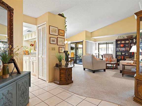 5th image of 2050 Oakridge Cir #B-1