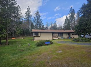 1030 Red Mountain Dr, Grants Pass, OR 97526