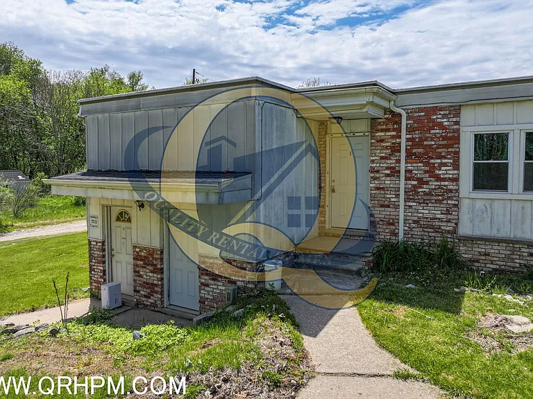 10149 Corunna Rd — Photo 14
