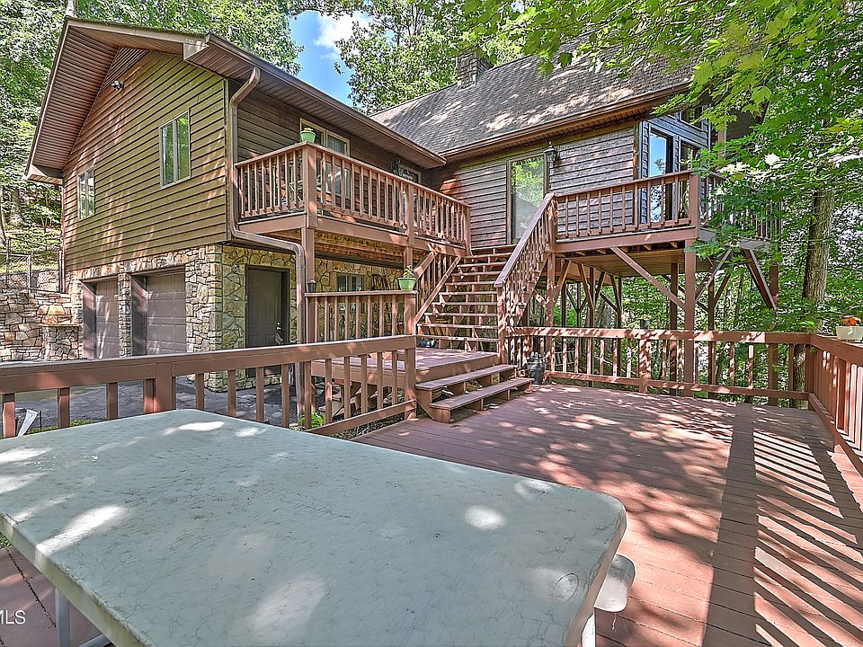 1st image of 137 Hiddenwood Dr