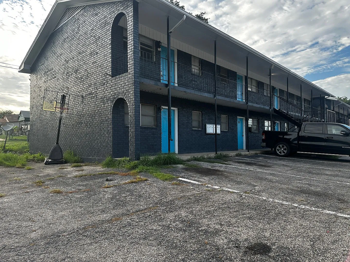 1302 Harris Apartments — Photo 2