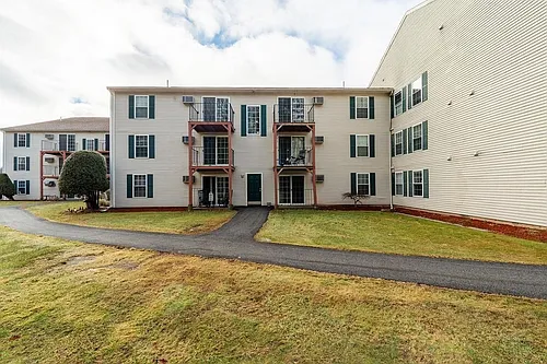 1703 White Cedar Blvd Photo 1
