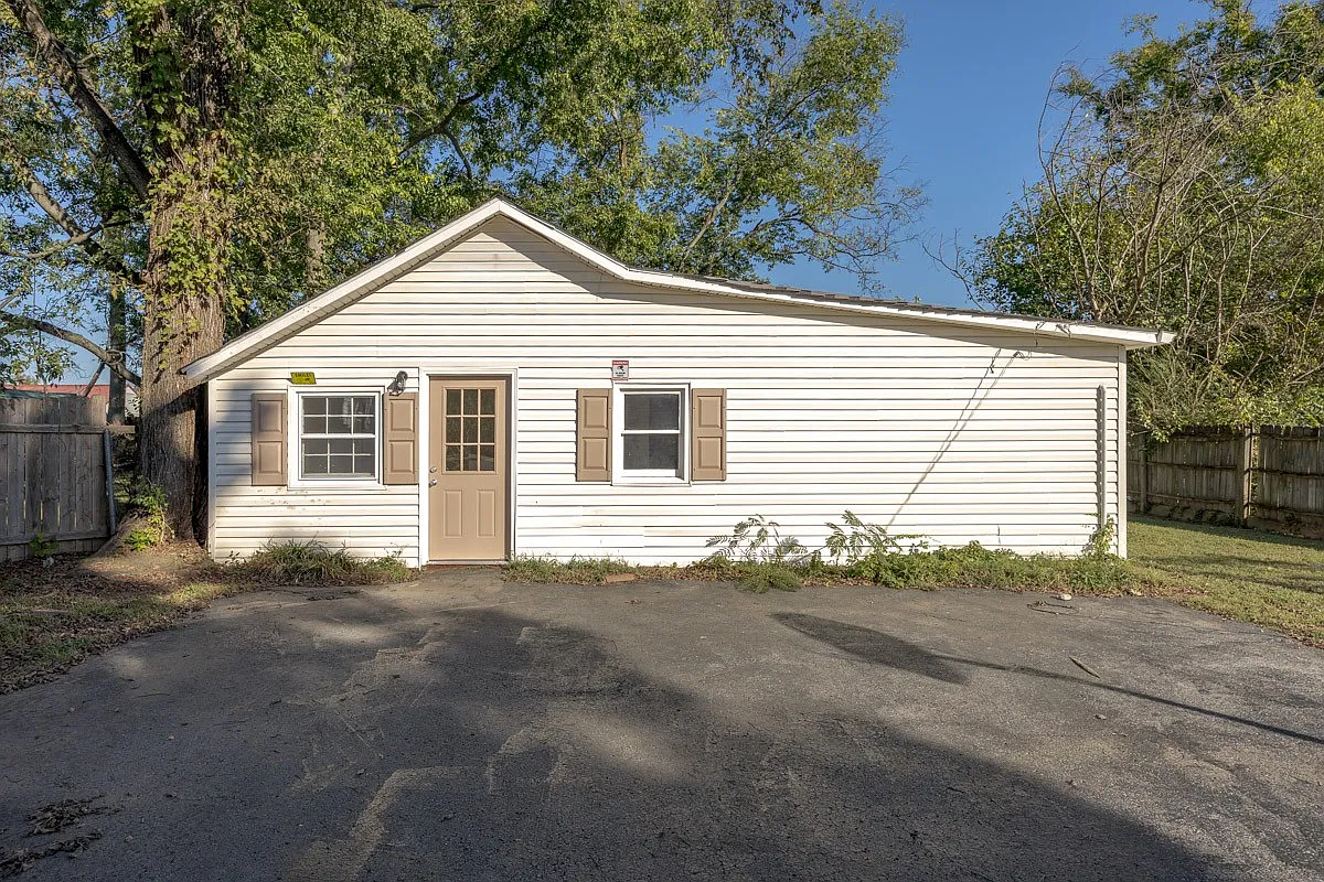 2 bed, 1.0 bath, 850 sqft, $1,000 — Photo 1