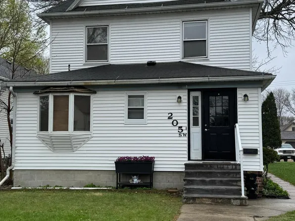 205 Walnut St SW, Sleepy Eye, MN 56085