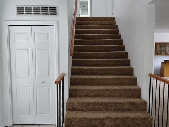 4th image of 5016 Larchmont Dr NE