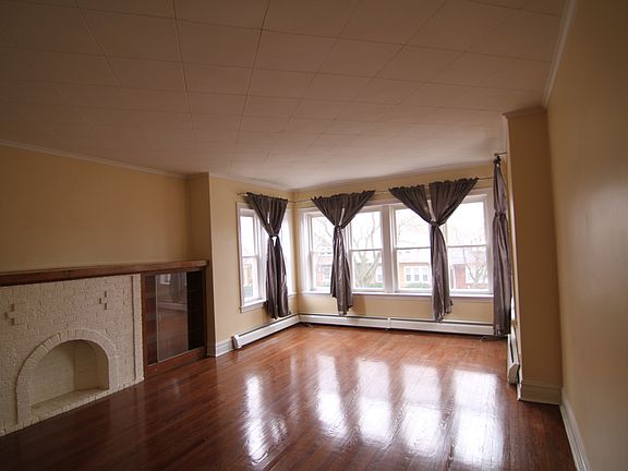2nd image of 5141 W Oakdale Ave