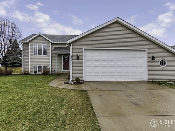 2nd image of 1415 Woodfield Ln