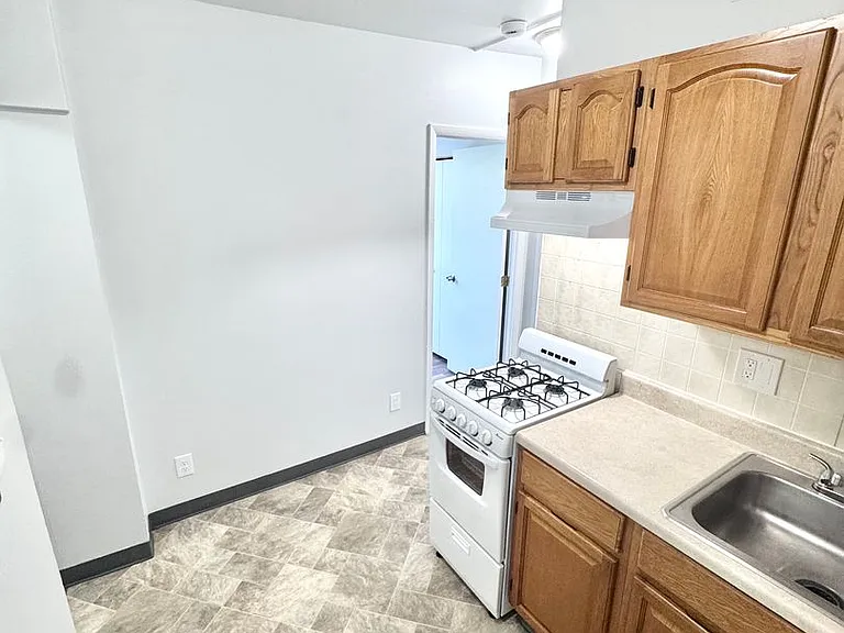 1401 Washington St — Photo 11